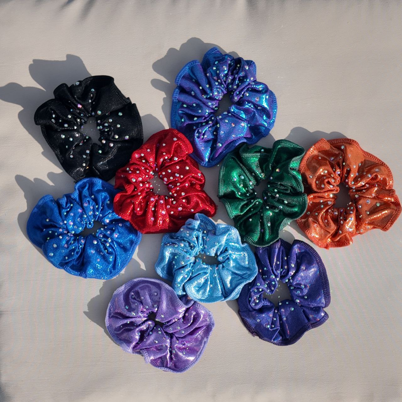 Chouchous métallisés avec strass assortis aux justaucorps – Accessoires de gymnastique éclatants