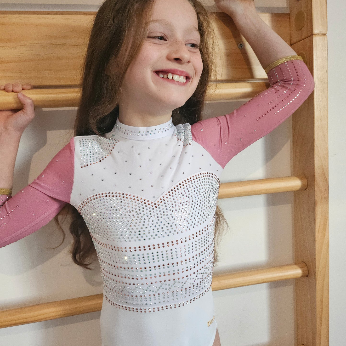 justaucorps de gym compétition blanc rose dazzle strass manches logues