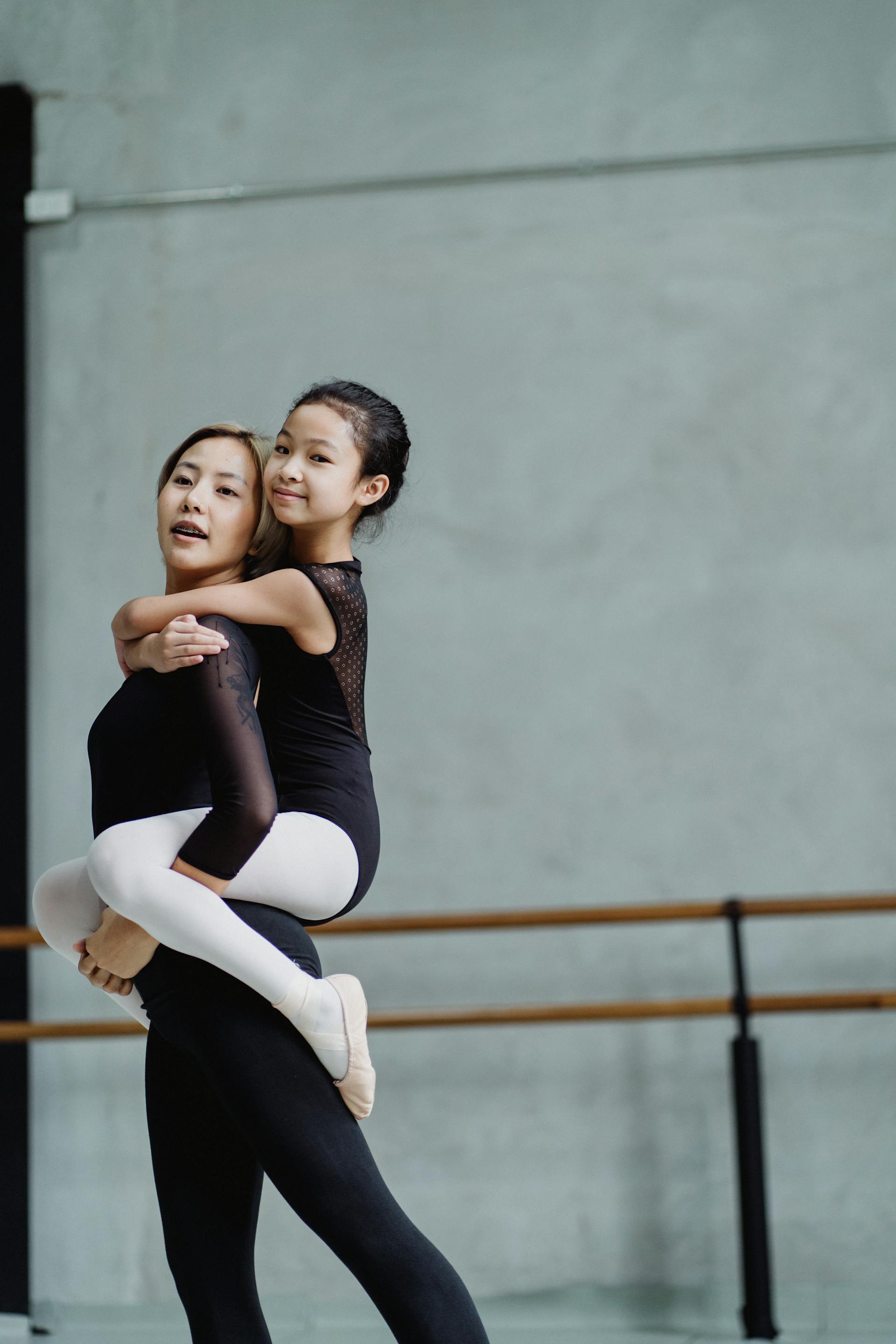 Les meilleurs exercices de fitness à faire à la maison, entre mère et fille, pour les mamans occupées