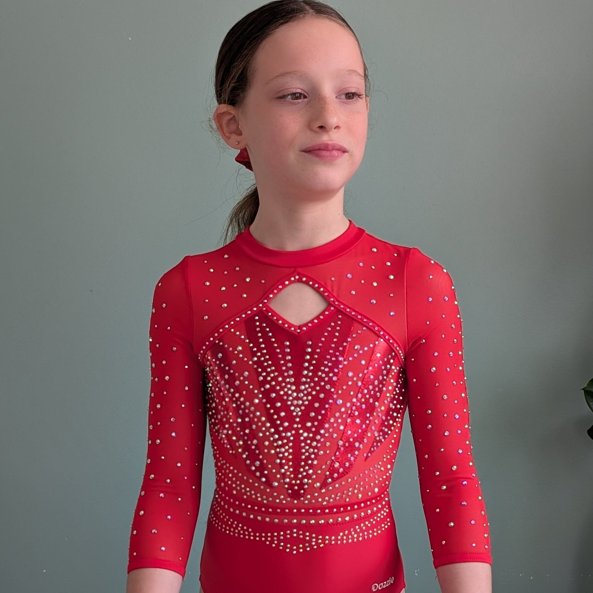 Justaucorps de gym fille "passion", dazzle compétition et entrainement rouge vif manches longues dos ouvert strass