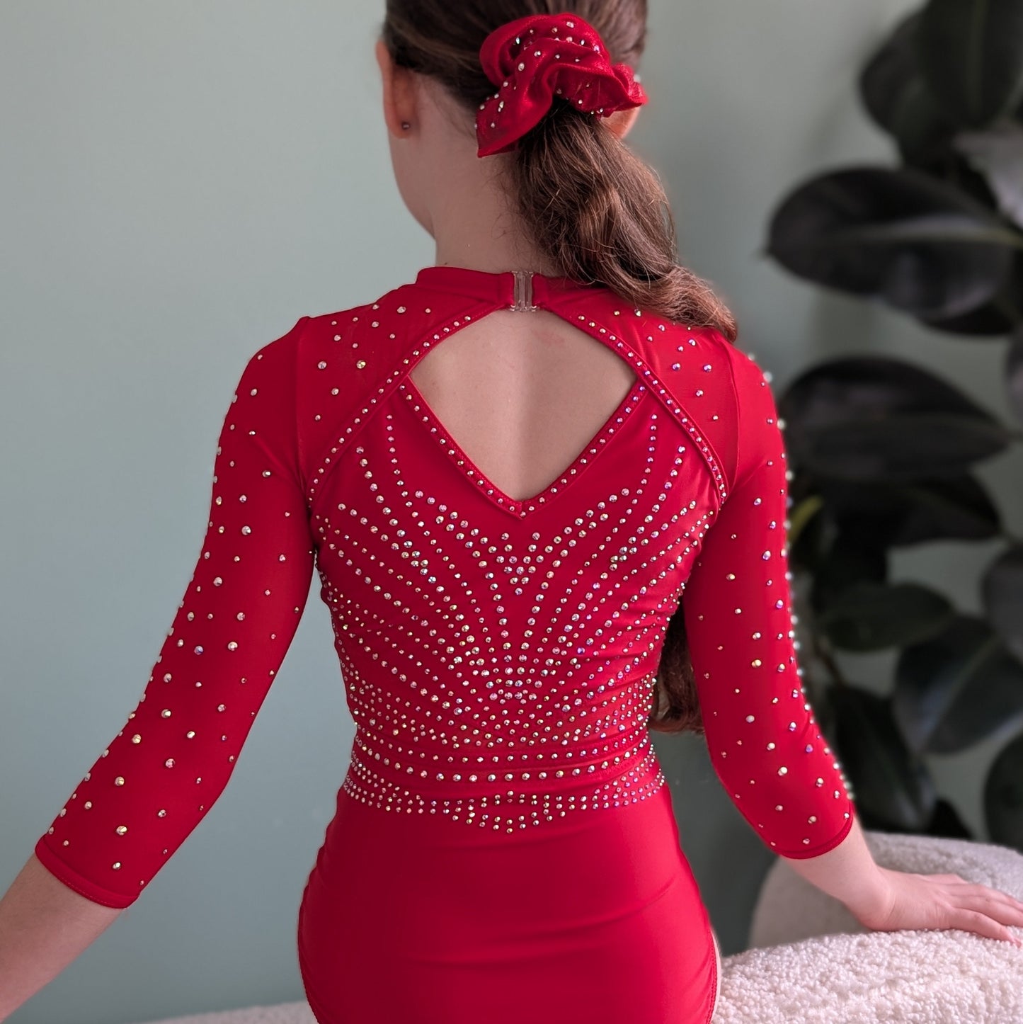 Justaucorps de gym fille "passion", dazzle compétition et entrainement rouge vif manches longues dos ouvert strass