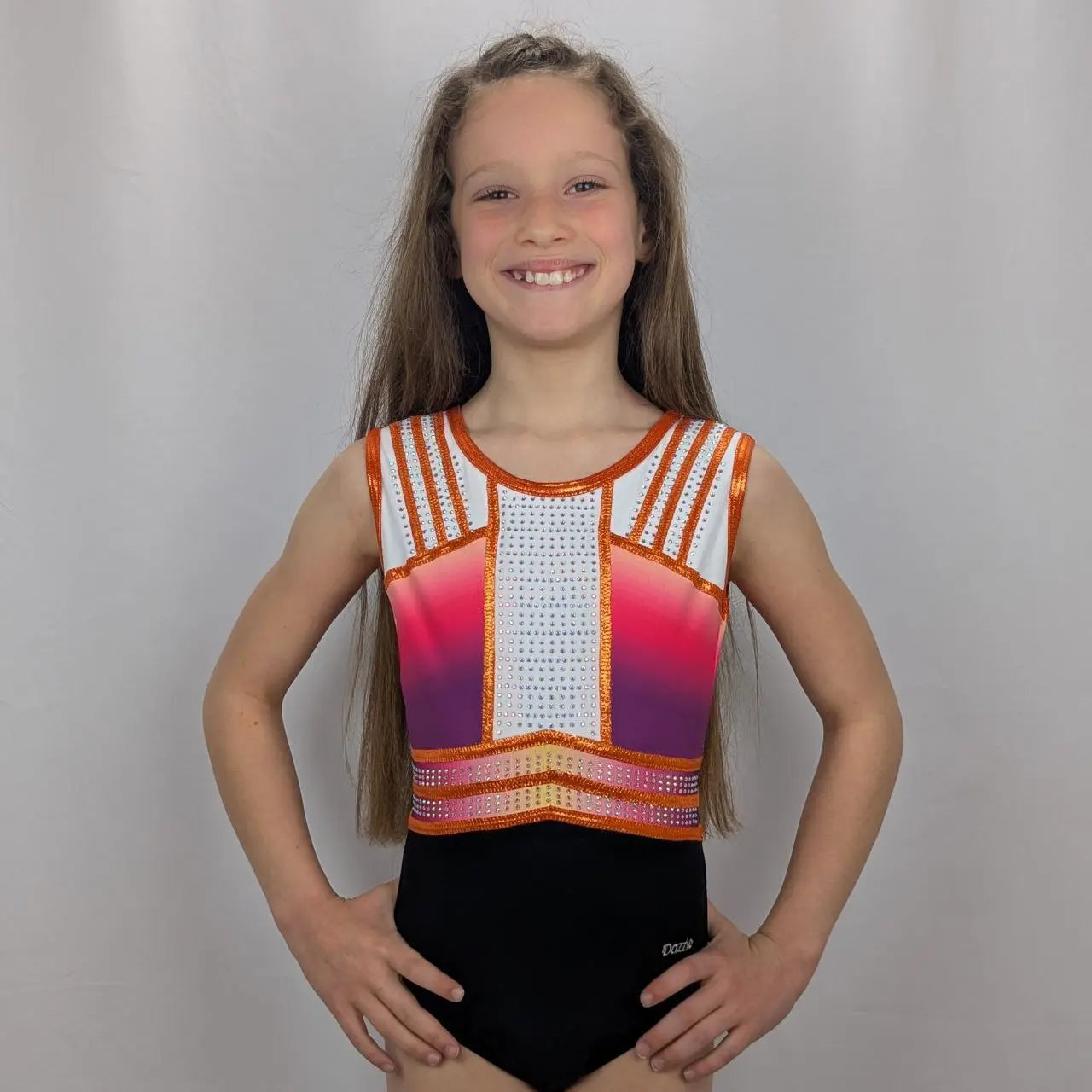 justaucorps de gym fille blanc orange manches courtes dos ouvert dazzle strass dos croisé entrainement et compétition