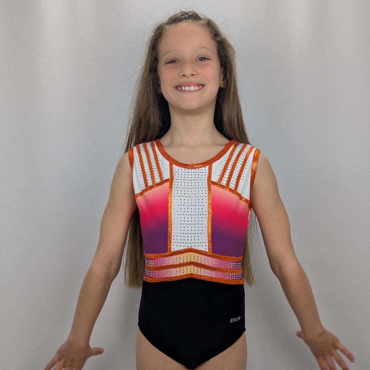 justaucorps de gym dos ouvert  blanc orange manches courtes dazzle strass dos croisé