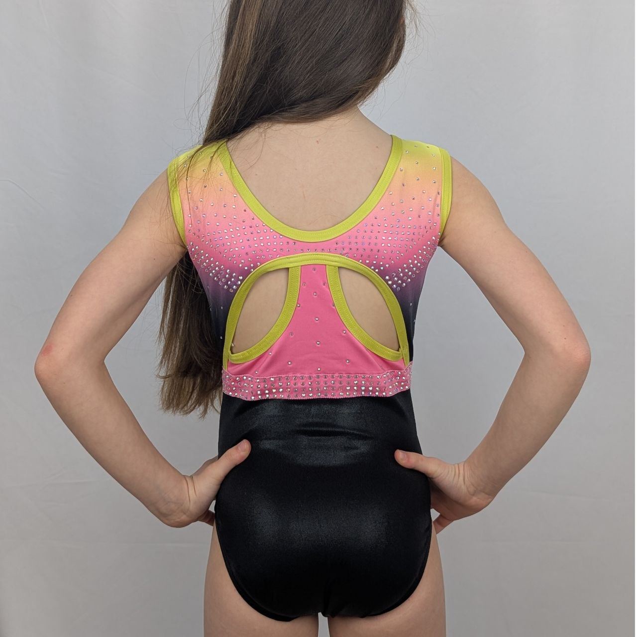 justaucorps de gym noir  manches courtes dos croisé compétition strass dazzle